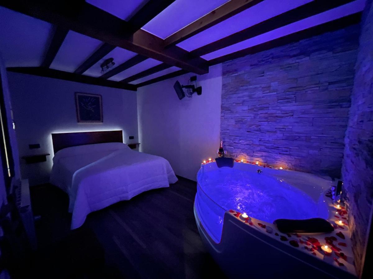 La Era De Lario Habitacion Con Jacuzzi Eksteriør bilde
